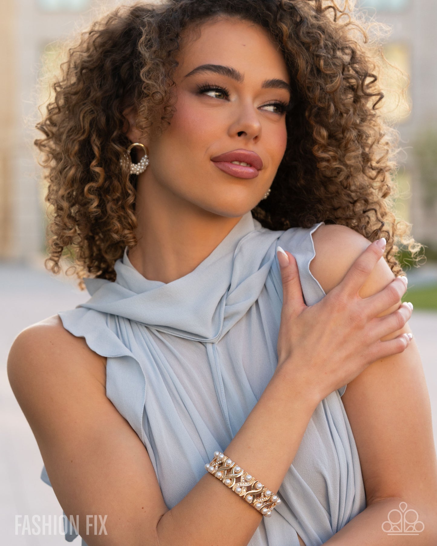 Elizabethan Elegance - Gold