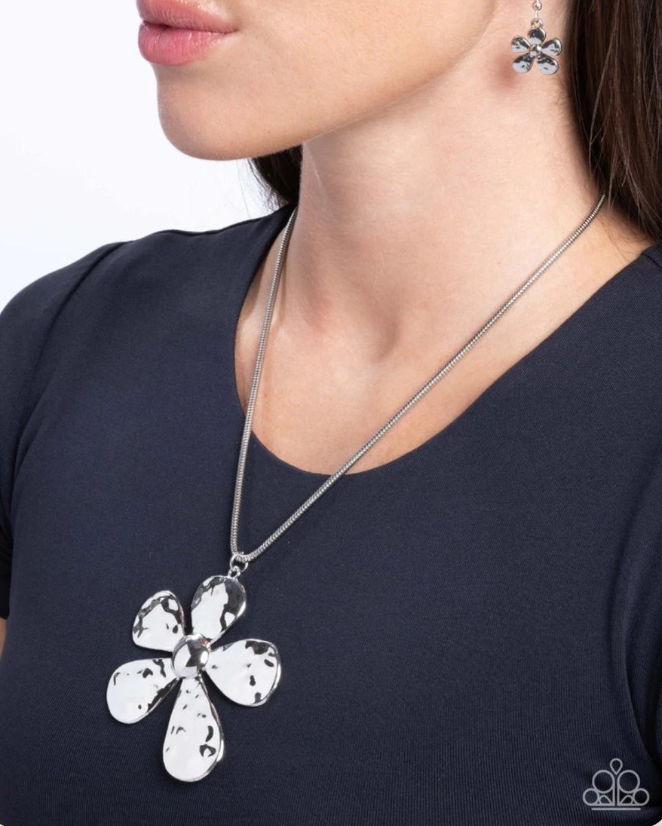 Gratifying Garden - Silver